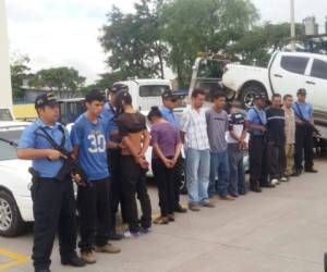 Ocho supuestos roba carros fueron detenidos este viernes tras varias operaciones de la DPI.