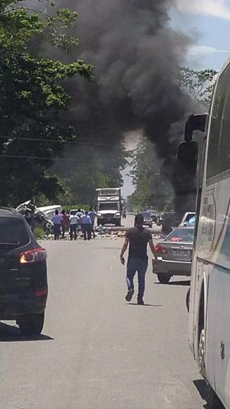 Impactantes imágenes del accidente en carretera a La Ceiba que segó la vida de un hombre