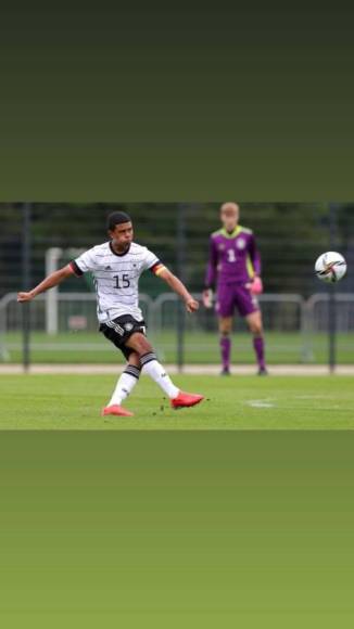 Leonardo Posadas, futbolista del Borussia Dortmund y de Alemania que jugaría con Honduras