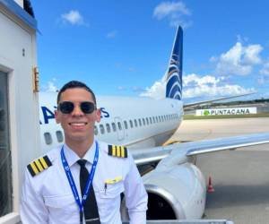 En su rol actual, Sebastián Moradel pilota el Boeing 737-800, un avión con capacidad para 166 pasajeros.