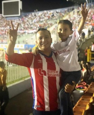 FOTOS: Ellos son los famosos hondureños aficionados del Olimpia