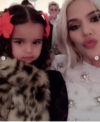 FOTOS: Kylie y Kendall Jenner, Kim, Khloé y Kourtney Kardashian se lucieron con glamurosa fiesta navideña