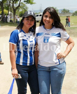 Las catrachas que adornan con su belleza el Estadio Olímpico