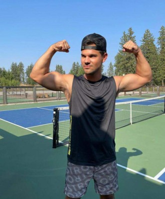 ¡Se ha comprometido! Taylor Lautner, el lobo de Crepúsculo, deja la soltería (FOTOS)