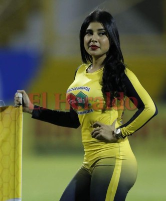 Bellas catrachas adornan el duelo Real España vs Olimpia en el estadio Morazán