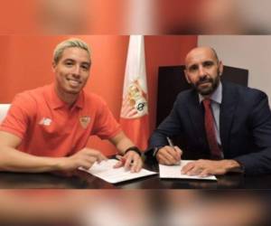 El francés Samir Nasri firma su contrato con el Sevilla (Foto: Redes)