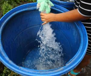 Una buena noticia para los capitalinos es que las recientes lluvias llenaron los embalses de la ciudad, lo que garantiza suministro de agua para este 2024.