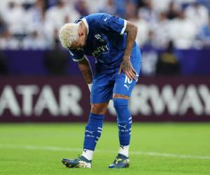 Neymar Jr. salió lesionado con el Al Hilal ante Esteghlal en Arabia Saudita.