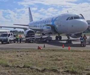 Unos 125 hondureños deportados más llegaron al aeropuerto Ramón Villeda Morales, en la Lima, Cortés.