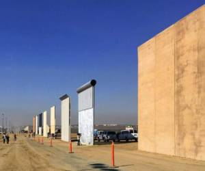 Prototipo del muro fronterizo en San Diego. (Foto: AP)