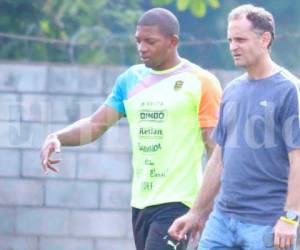 Luis López caminó este día con Danuel Uberti, gerente de la Máquina.