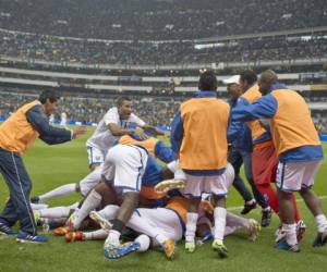 Los jugadores hondureños silenciaron en aquella ocasión al Azteca.