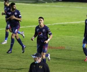 Roberto Moreira al momento de anotar el primer gol de Motagua en la final ante Comunicaciones.