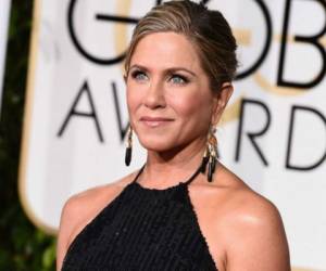 'Pensé, 'Ay Dios mío''', dijo Aniston a la revista sobre la noticia. 'Tuve un momento de gran emoción, casi como una adolescente'.