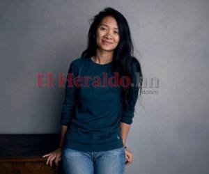 ARCHIVO - La directora y guionista Chloe Zhao posa en el Festival Sundance, Park City, Utah, 22 de enero de 2018. Su filme'Nomadland,' protagonizado por Frances McDormand Se estrenarÃ¡ en el Festival de Venecia 2020. En la 77ma ediciÃ³n de la Mostra, el 44% de las pelÃ­culas en competencia fueron dirigidas por mujeres. (Foto de Taylor Jewell/Invision/AP, File)