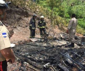 El fuertes llamas quemaron los sueños de dos hermanitos que se encontraban en la vivienda cuando se produjo el incendio....