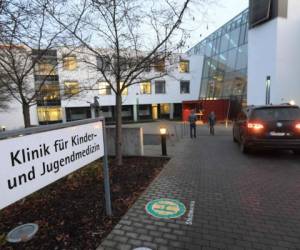 La policía descubrió en el casillero de la enfermera en el hospital de Ulm una jeringa para aplicaciones orales, que contenía leche materna y restos de morfina. Foto: AFP