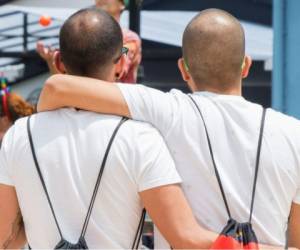 Miembros de la comunidad LGBTI participan en una manifestación frente a la Corte Suprema de Justicia en San José. Foto AFP