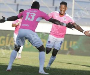 Romell Quioto celebra con Carlo Costly la anotación ante el Real Sociedad (Foto: EL HERALDO)