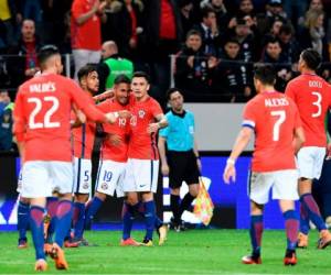 Chile se impuso ante Suecia en el debut del colombiano Reinaldo Rueda. (AFP)