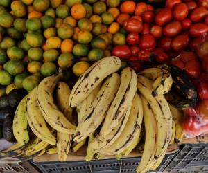 El precio de esa fruta pueden cambiar dependiendo donde lo compre, pero en los mercados es más barato.