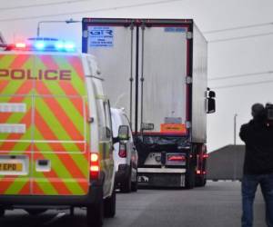 El miércoles, la policía británica fue alertada del descubrimiento de un camión con cadáveres en su interior una zona industrial en la localidad de Grays. Foto: AFP.