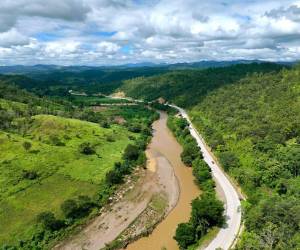 La nueva carretera de concreto hidráulico conecta Terrero Blanco, Patuca, hasta Las Lomas, Danlí.