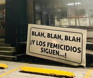 Hoy, en el Día Internacional de la Eliminación de la Violencia contra la Mujer, las calles de ca capital amanecieron manchadas con los mensajes reprochando la impunidad y la inacción del actual gobierno de Xiomara Castro.