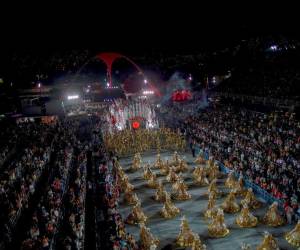 Baile, fiesta y alegría trajo el carnaval en el emblemático Sambódromo donde se reunieron cerca de 70 mil personas.