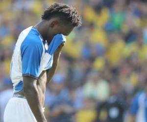 Alberth Elis no pudo ocultar sus lágrimas luego de la vergonzosa derrota ante Brasil (Foto: Juan Salgado)