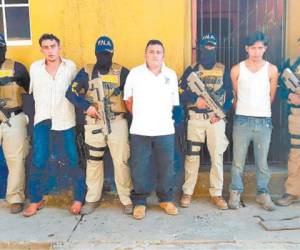 Agentes de la FNA capturaron a tres supuestos extorsionadores en un operativo encubierto realizado en la ciudad de Choluteca.