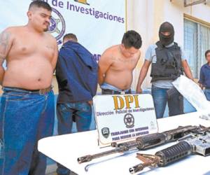 Los detenidos fueron presentados por las autoridades y luego remitidos a los juzgados.