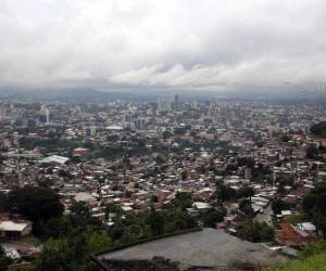 Las lluvias iniciaron la noche del domingo en la capital de la República.