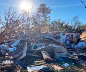 El servicio meteorológico aún no ha emitido un informe con detalles sobre la trayectoria del tornado, pero las áreas más afectadas fueron desde Gretna hasta Arabi en Louisiana.