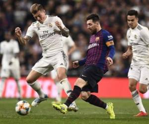 El partido entre Barcelona y Real Madrid estará resguardado por 3,000 efectivos. Foto: AFP.