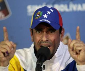 Capriles, que lidera la propuesta de revocatorio, perdió por un estrecho margen la elección presidencial de 2013 contra Maduro, a quien llama 'ilegítimo'. Foto: AFP