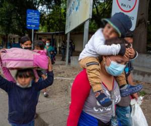 Poco antes de que asumiera Biden, migrantes habían iniciado la primera caravana del año impulsados por la situación cada vez más desesperada en Honduras, donde han aumentado la pobreza y la violencia a raíz de los estragos económicos provocados por la pandemia de coronavirus y el paso de dos poderosos huracanes en noviembre.