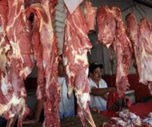 En la Feria del Agricultor de Villa Nueva se mantiene el precio de la carne de cerdo entre 60 y 65 lempiras la libra para el consumidor final.