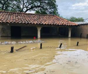 Una vez más, los residentes de El Cubulero, Alianza, Valle, se enfrentan a las devastadoras consecuencias del desbordamiento del Río Goascorán, provocado por las intensas lluvias.