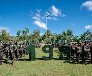 El Ejército de Honduras, conmemoró el 199 aniversario por lo que fueron ascendidos ocho coroneles al grado inmediato superior de general de brigada y participaron las máximas autoridades civiles y militares.