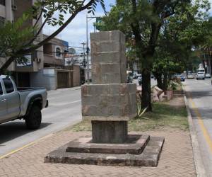 El último busto del bulevar Los Próceres se instaló en 1961 y fue el del apóstol José Martí, héroe de la independencia de Cuba. La Alcaldía municipal solo ha reconstruido las bases de algunas esculturas.