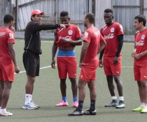 Olimpia entrenó en Los Ángeles con el DT Nerlim Membreño. Foto: Juan Salgado