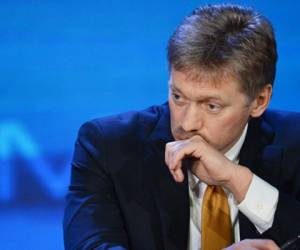 'Consideramos esas afirmaciones infundadas y parecidas, voluntariamente o no, a la histeria que observamos en Estados Unidos y otros países', declaró Dmitri Peskov.