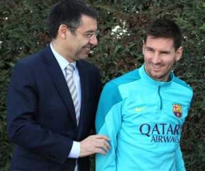 Josep Maria Bartomeu -presidente del Barcelona- junto al argentino Lionel Messi (Foto: Redes)