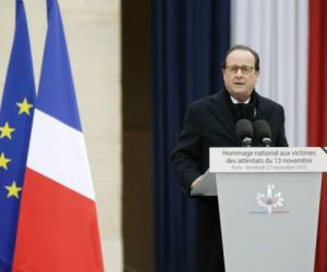 El presidente francés François Hollande al momento de dar el discurso.