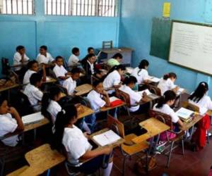 En las aulas de clases se encuentran los alumnos que están en proceso de recuperación, mientras que aquellos que ya aprobaron sus clases han abandonado el centro educativo.