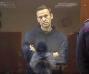 Navalny, a quien a principios de semana se le impuso una pena de dos años y ocho meses en prisión, calificó la nueva vista de “repugnante juicio de relaciones públicas” del Kremlin para desacreditarlo. Foto: AFP