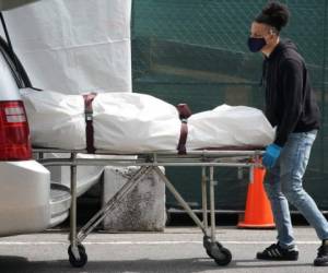 Después de que el número de fallecidos diarios por la covid-19 fuera inferior a 1.300 el domingo y el lunes, Estados Unidos registró 2,207 a la misma hora del martes. Foto: AFP