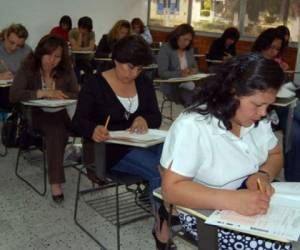 Un equipo técnico hizo un análisis de las evaluaciones y el 50 por ciento de los docentes pasó.