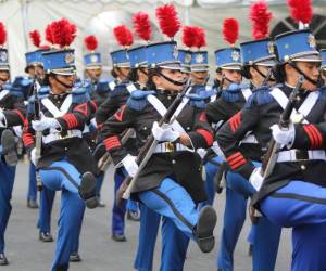 Cadetes de las Fuerzas Armadas dieron un espectáculo durante los desfiles patrios.